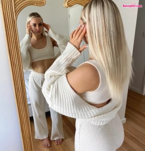 Mikalah Burgess bunnyhot (92)