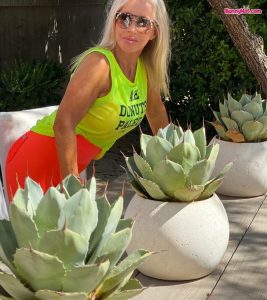Morgan Taylor bunnyhot (627)