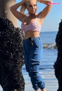 Morgan Taylor bunnyhot (653)
