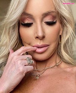 Morgan Taylor bunnyhot (686)
