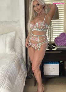 Morgan Taylor bunnyhot (693)