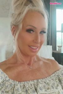 Morgan Taylor bunnyhot (736)