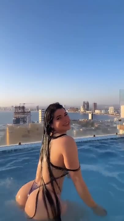 Video Luciana90luna Takes A Swim On The Rooftop