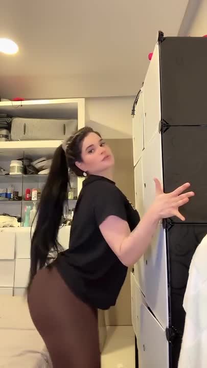 Video Luciana90luna Moves Her Ass Up And Down