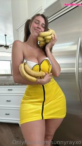 SunnyRayxo bunnyhot (24)