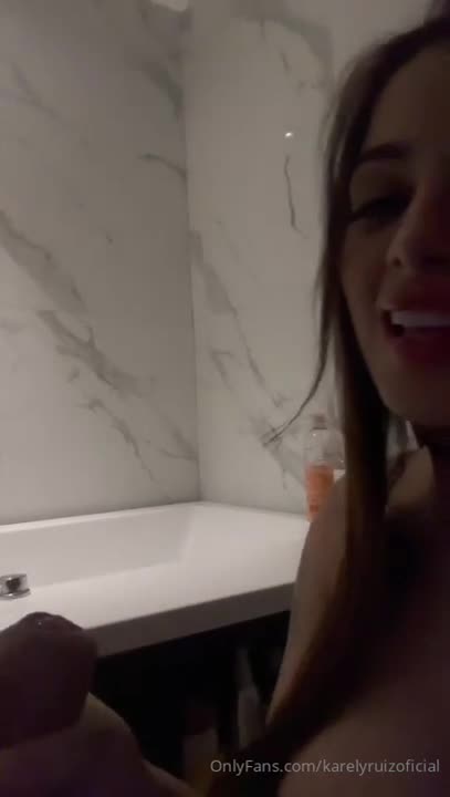 Video Karely Ruiz Helps Her Boyfriend Cum