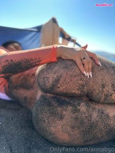 Anna Beggion bunnyhot (375)