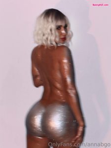 Anna Beggion bunnyhot (750)