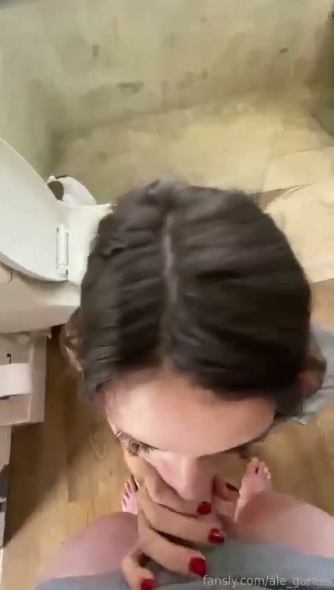 Ale Garces Teen +18 Bathroom Blowjob