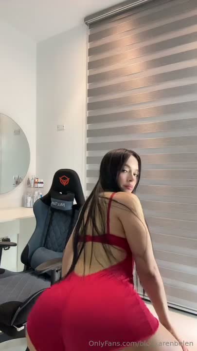 Karen Belen blogkarenbelen, OnlyFans. Comment if you want more little dances around here