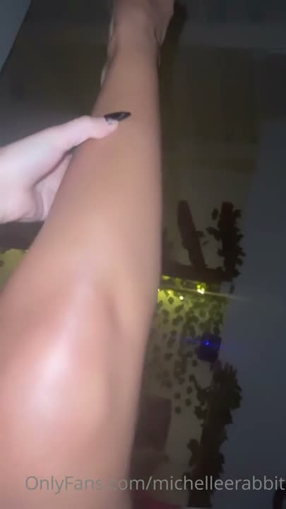 Michelle Rabbit Rubs Her Wet Pussy