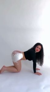 Big Booty SiarlyXO Bends For A Photoshoot.