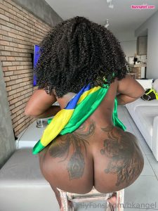 Yonna Galvão bunnyhot (2)